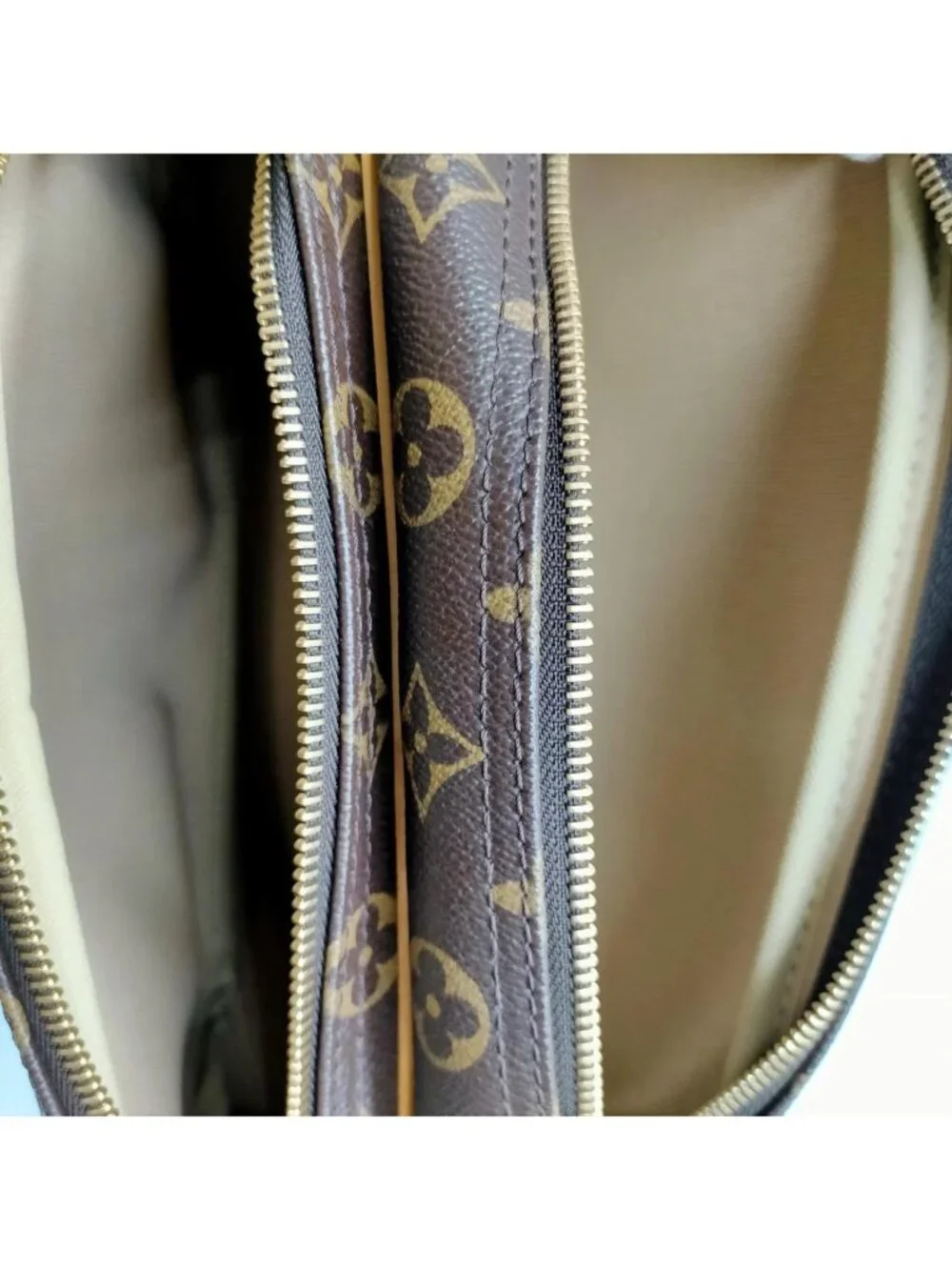 Authentic Louis Vuitton Reporter PM Monogram Canvas Crossbody Messenger Bag